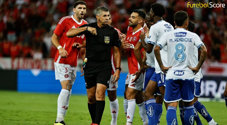 Conversa inusitada do árbitro com jogadores de Inter e Cruzeiro: 'Aqui não tem mimimi. É futebol, não é missa'